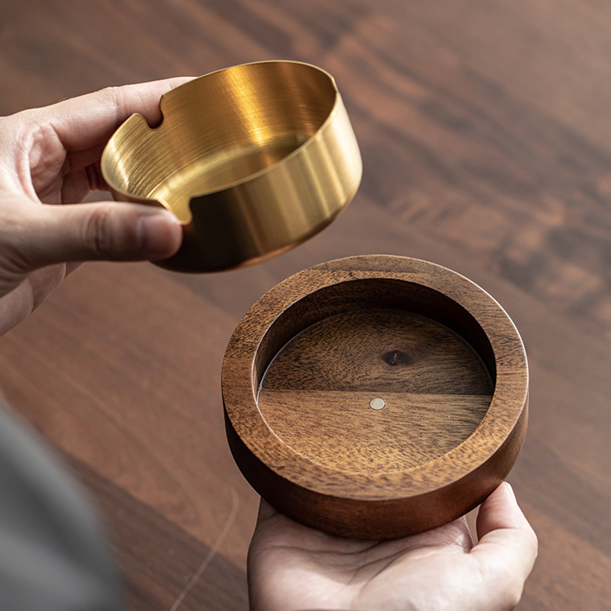 Round Walnut Wood Ashtray with Lid